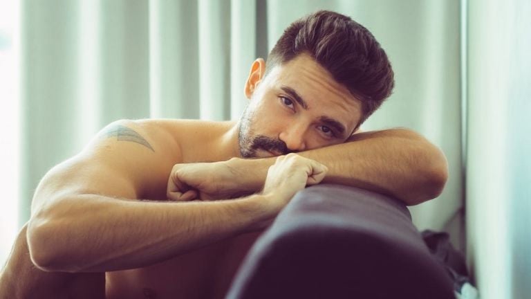 homme nu regard désir relation sex friends