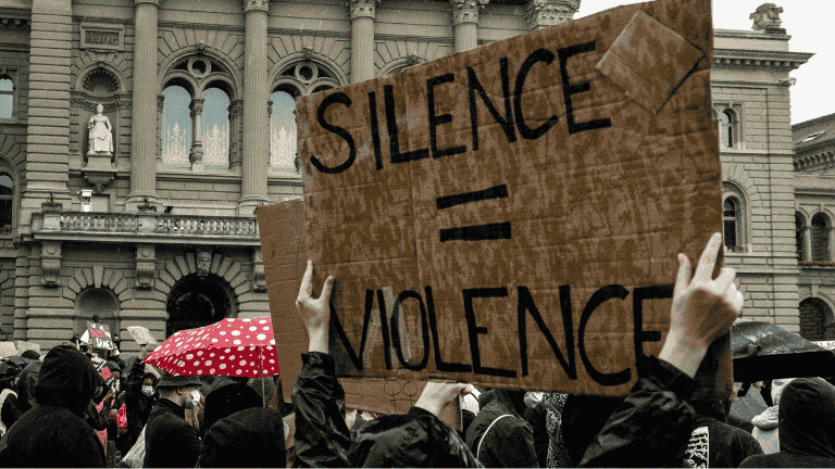 Violences faites aux femmes : numéros et associations